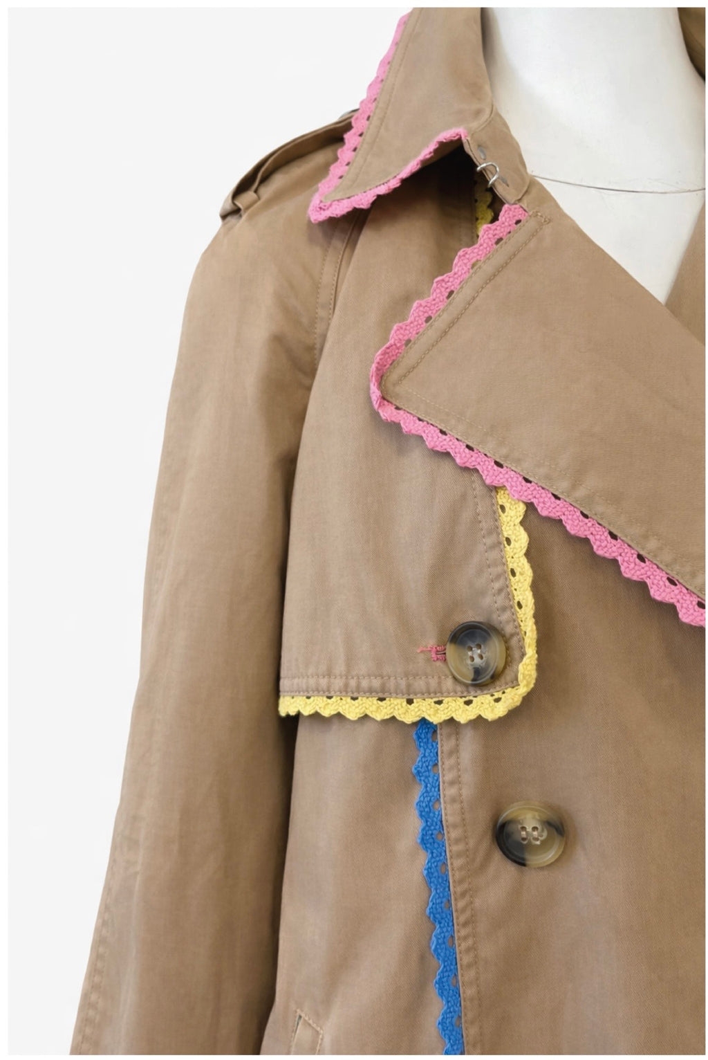 7 For all mankind trenchcoat, camel kleur met kanten, kleurrijke bies
