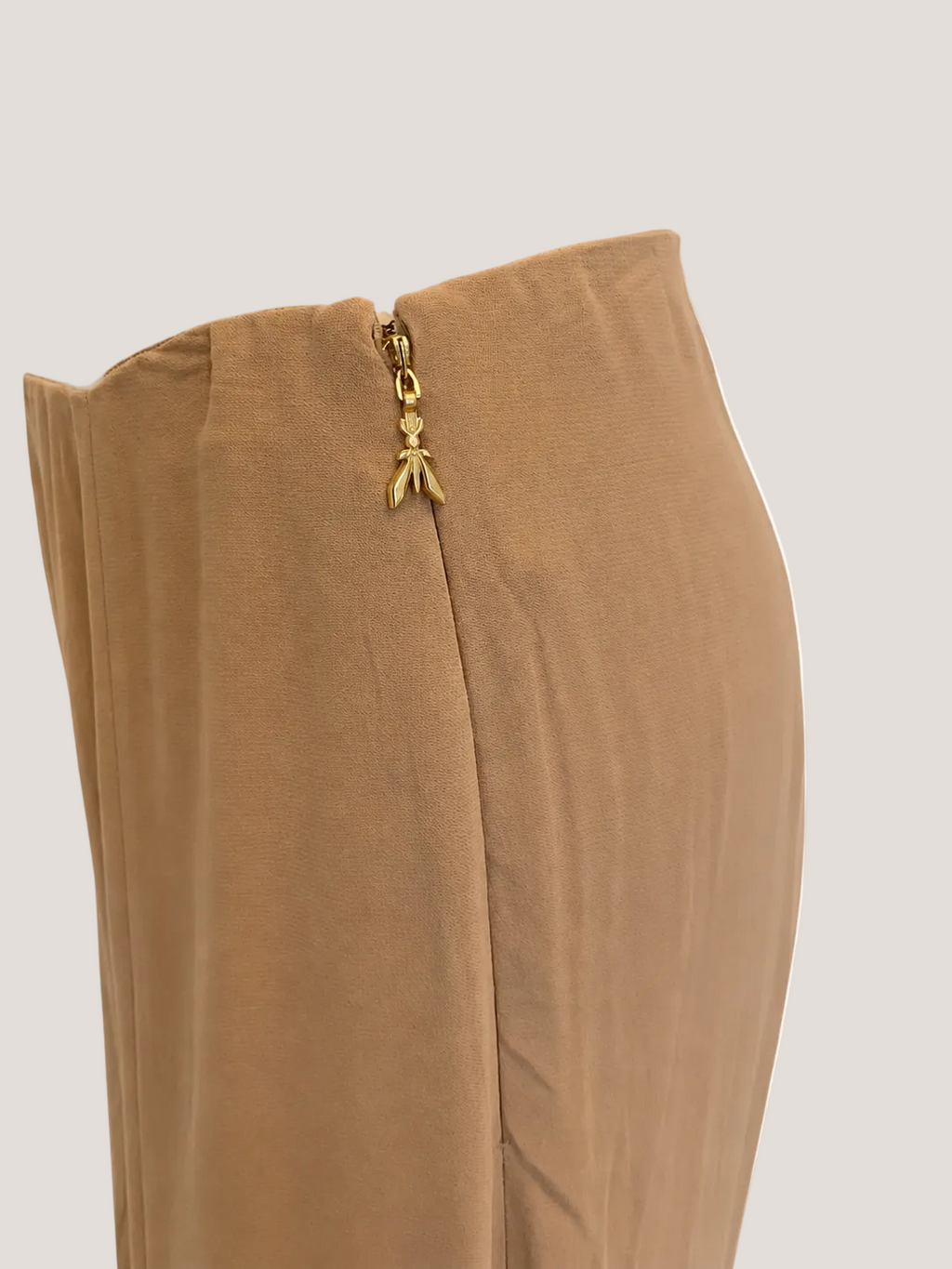 Pantalon met plissee panelen zandkleurig