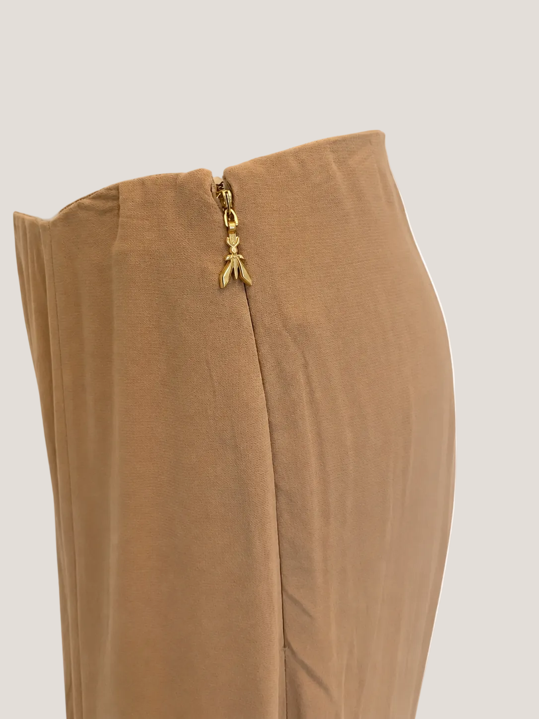 Pantalon met plissee panelen zandkleurig
