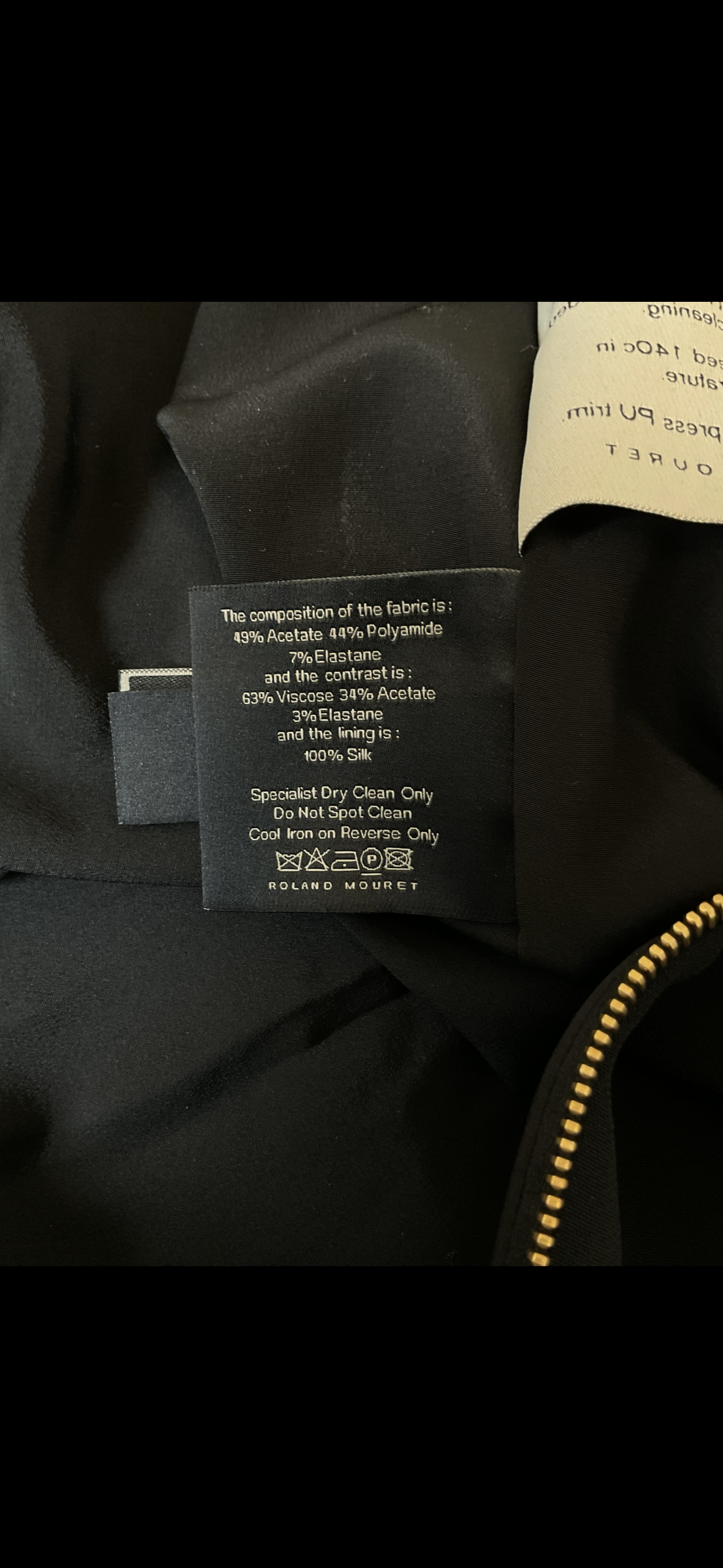 Zwarte vrouwelijke cocktail jurk van Roland Mouret