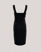 Zwarte vrouwelijke cocktail jurk van Roland Mouret